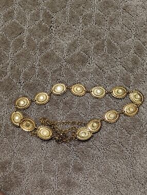 Amazon Gold Floral Medallion Necklace